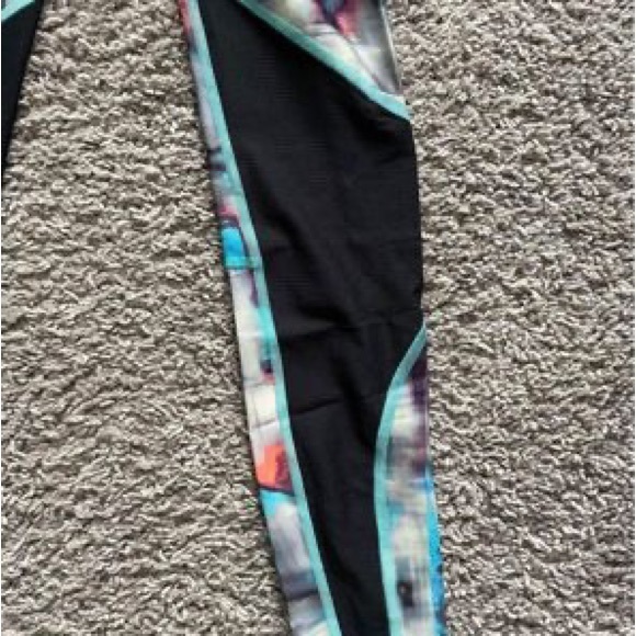 Under Armour Ankle Leggings, Size XS - Picture 4 of 6